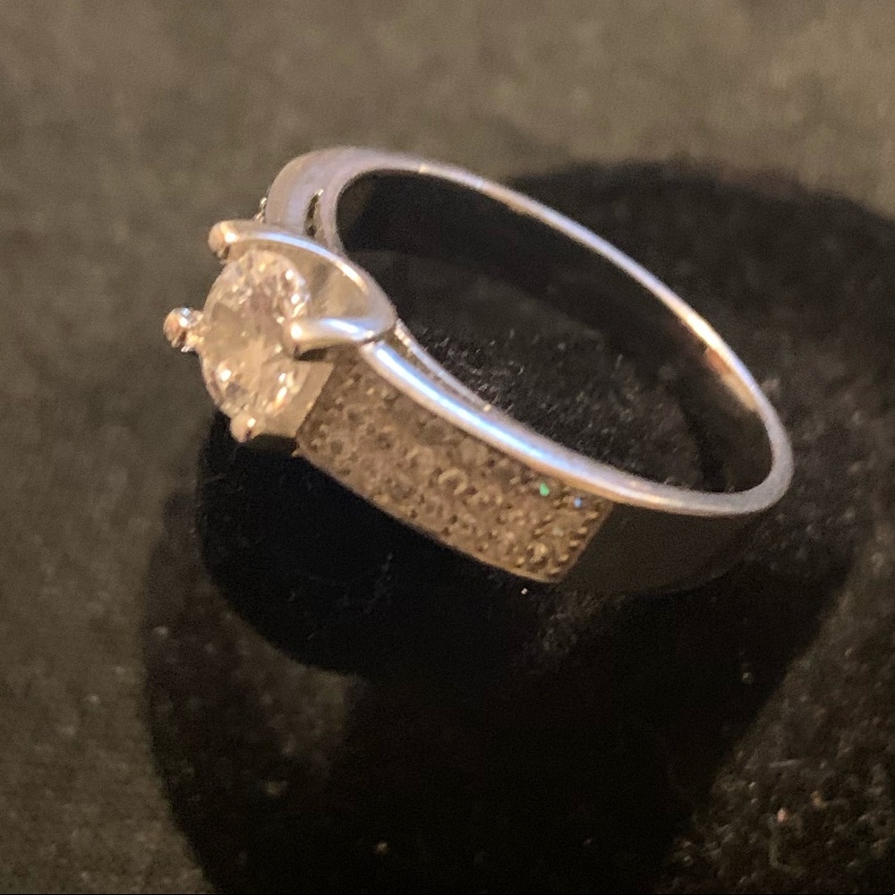 Women’s White Gold Plated Ring with zirconium